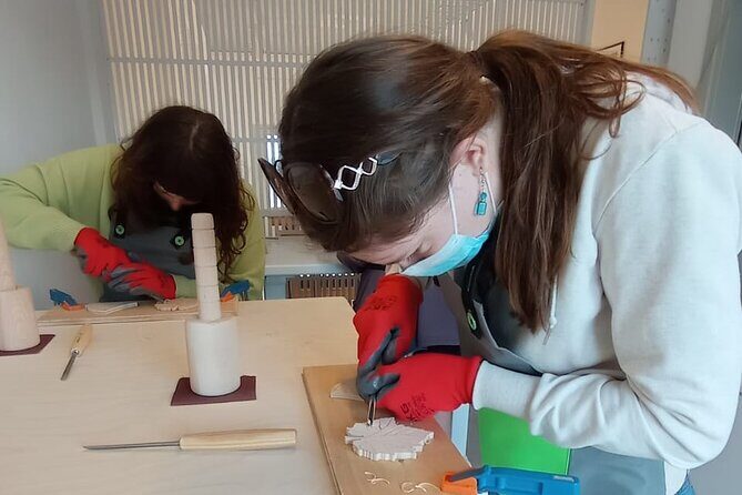 Woodcarving Workshop in Santorini - A One-Hour Creative Reset in Megalochori